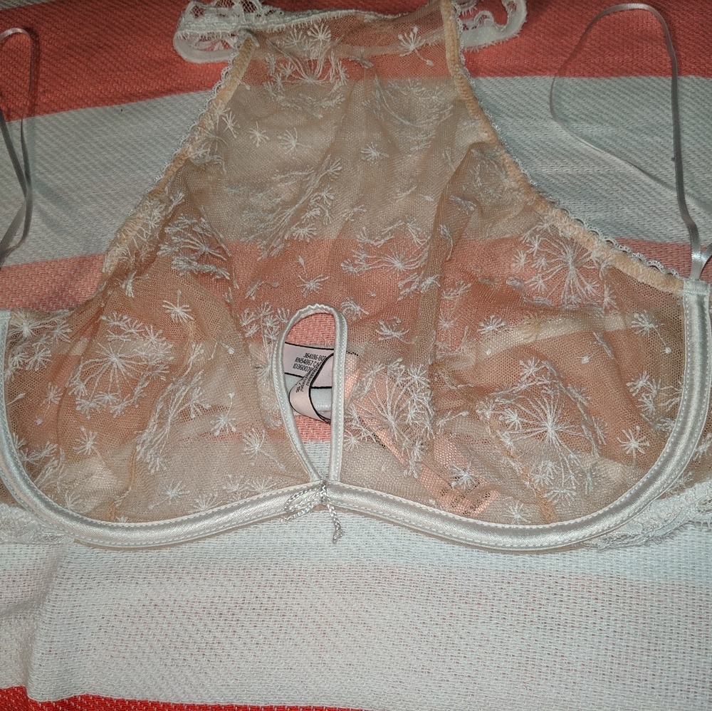 New with tags Victoria secrets bra 34C - Picture 1 of 2